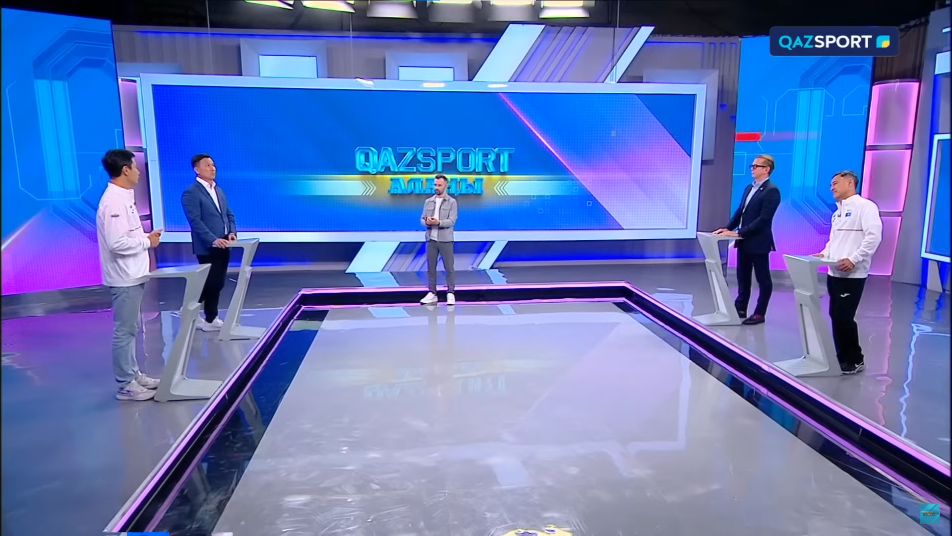 Олар транссексуалдың аузын сорып алады.