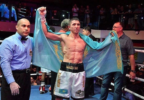 Казахстанский боксер начал работать с экс-тренером Майка Тайсона