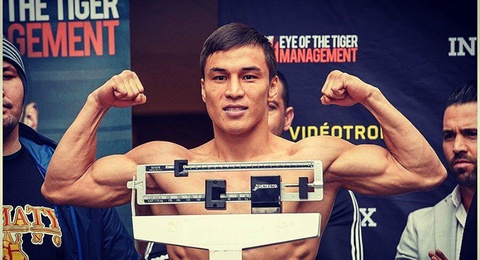 Батыр Джукембаев прошел взвешивание перед боем