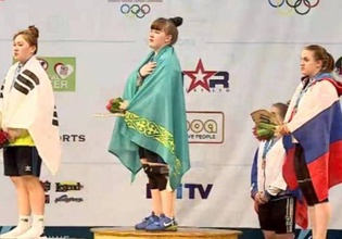 Сборная Казахстана завоевала золотую медаль на чемпионате мира по тяжелой атлетике среди юниоров
