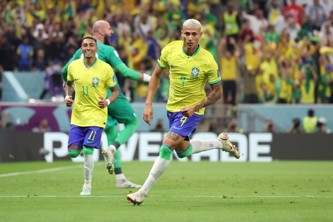 Бразилия начинает с победы Чемпионат Мира