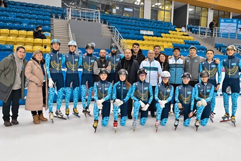 Даурен Абаев встретился со сборной Казаxстана по шорт-треку