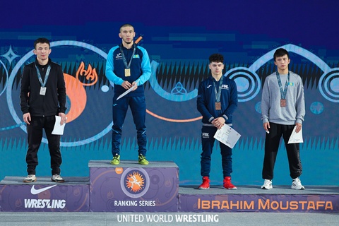 Борцы сборной Казахстана удачно начали рейтинговый турнир в Египте