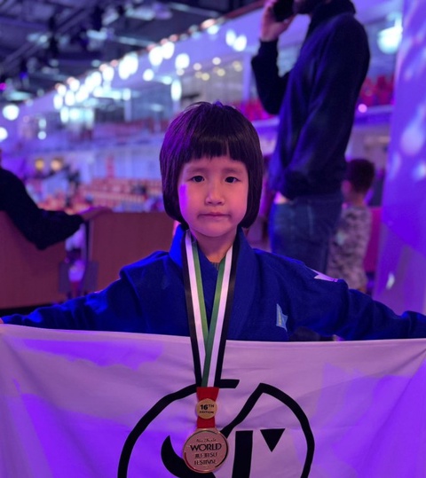 6-летняя Хадия Кунаева стала чемпионкой мира по джиу-джитсу