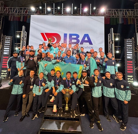 Чемпионы мира по боксу вернулись в страну