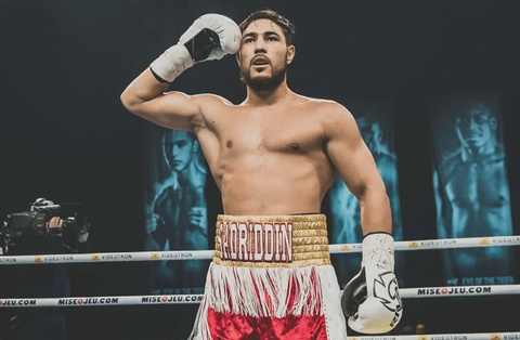 Профессиональный боксер Садриддин Ахмедов одержал победу нокаутом над своим соперником