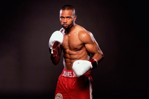 Знаменитый боксер Рой Джонс приехал в Астану