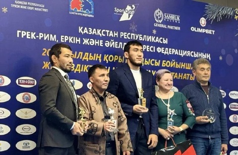 В Астане федерация греко-римской, вольной и женской борьбы наградила лучших за 2024 год