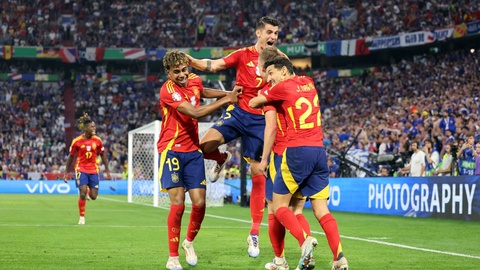 Испания стала первым финалистом Чемпионата Европы