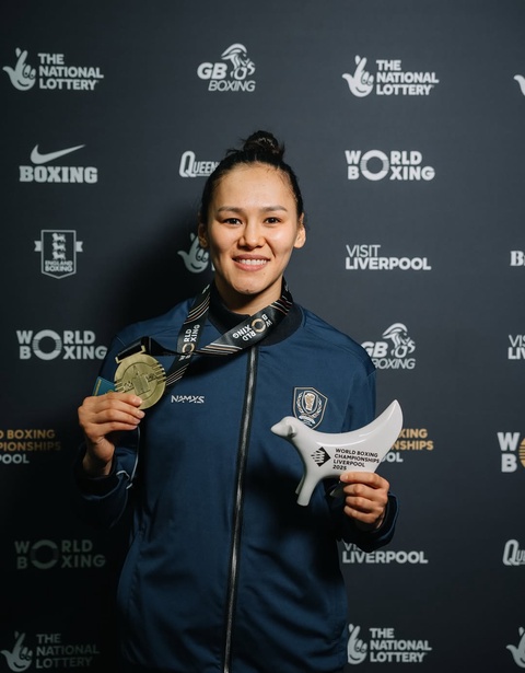  Алуа Балкыбекова завоевала золотую медаль на чемпионате мира по боксу