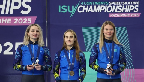 Конькобежный спорт: сборная Казахстана завоевала бронзу на Кубке мира