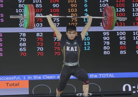 Казахстанские тяжелоатлеты завоевали 4 золотые медали на турнире в Кыргызстане