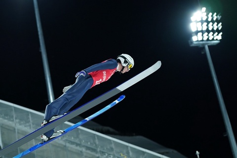 Данил Васильев и Илья Мизерных вышли в финал Кубка мира по прыжкам с трамплина