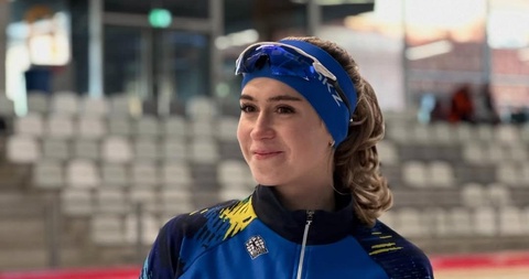Алина Дауранова завоевала серебряную медаль на этапе Кубка мира по конькобежному спорту