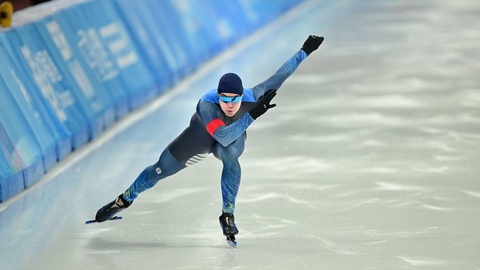 Евгений Кошкин выиграл золотую медаль на крупном турнире по конькобежному спорту в Нидерландах