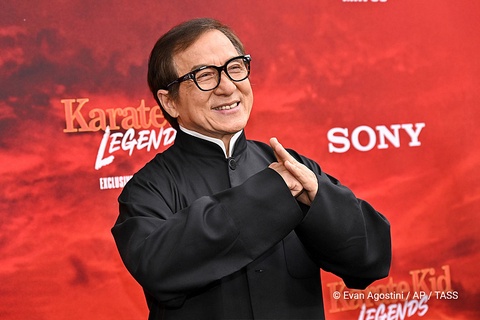 Джеки Чан официально стал обладателем чёрного пояса по карате