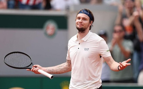 Теннис: Александр Бублик второй раз подряд стал победителем турнира ATP 250