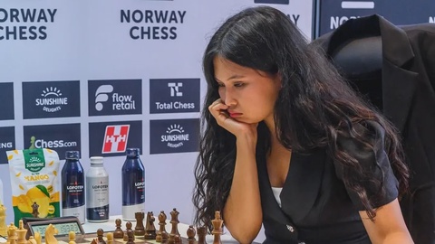 Бибисара Асаубаева лидирует на турнире Norway Chess Women
