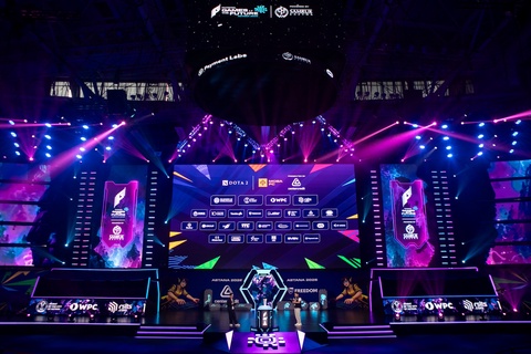 MOBA PC Dota 2: PlayTime командасы чемпион атанды