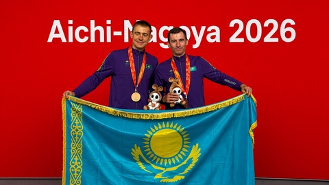 Кирилл Ильюкевич пен Глеб Бруссенский V Азия Пара ойындарының күміс жүлдегерлері