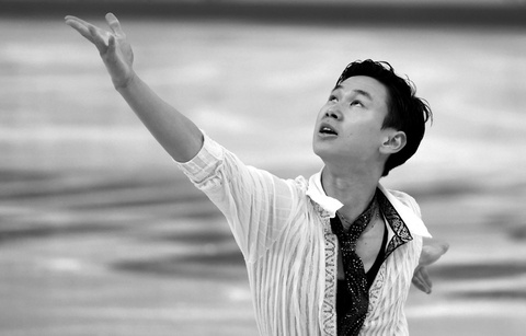 В Алматы открыли мемориальную доску в память о Денисе Тене