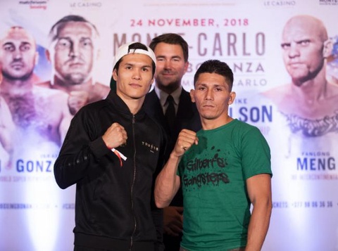 Елеусинов провел дуэль взглядов перед своим пятым боем