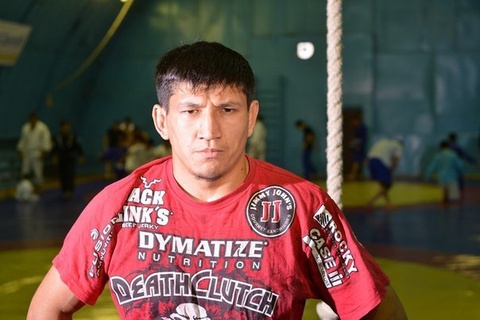 Ережесіз жекпе-жек. Қазақстандық спортшы Үндістанда жеңімпаз атанды