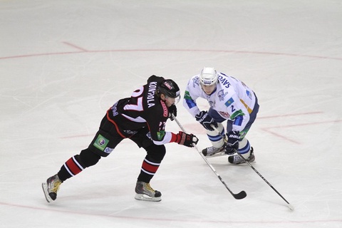  «Барыс» «Трактор» қақпасына жауапсыз төрт шайба салды