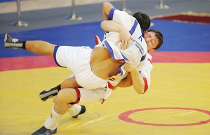 Бес палуанымыз қазақ күресінен әлем чемпионы атанды