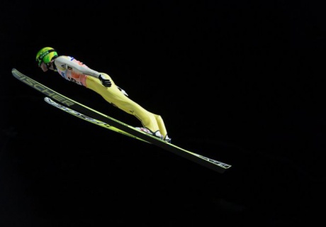 Жапаров пен Пчелинцев жарысты аяқтады 