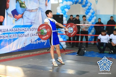 Сәдуақасова, Крахалева және Рымқұлов ауыр атлетикадан ел чемпионы атанды