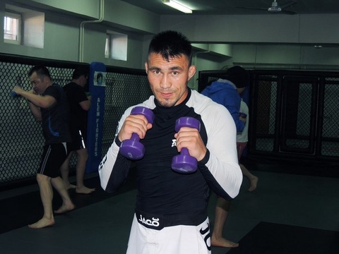 Ережесіз жекпе-жектен UFC тұжырымына өткен қазақ 