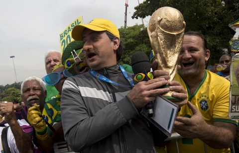 Бразилияда Әлем чемпионаты Кубогының көшірмесін өртеп жіберді