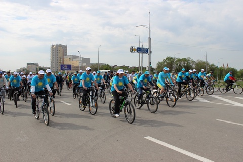 Қарағандыда Мемлекеттік рәміздері күніне орай велошеру өтті