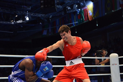 Алматы шаршы алаңында атақты боксшылар жұдырықтасады