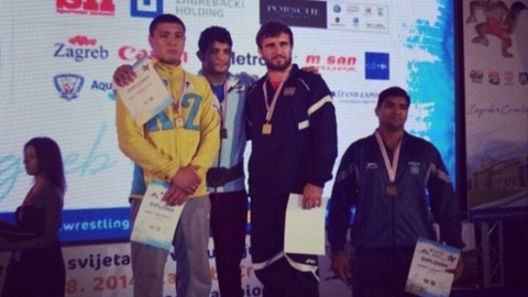 Азамат Дәулетбеков жастар арасындағы күрестен Әлем чемпионатының күміс жүлдегері атанды