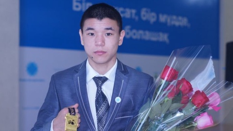 Екінші Жазғы Олимпиада ойындарында еліміздің туын боксшы Абылайхан Жүсіпов ұстайды