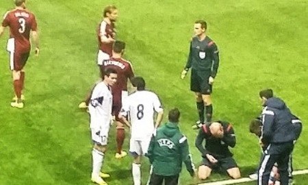 Қазақстан – Латвия матчында лайнсмен жарақат алды