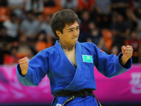 Жеңіс тұғырында - Елдос Сметов (ФОТО)