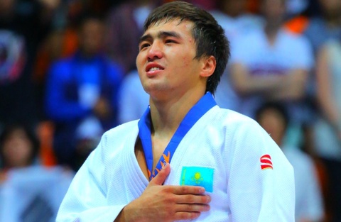 Әнұранымызды үлкен аренада шырқату бала кезгі арманым еді – Елдос Сметов