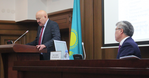 Спортшыларды жүйелі түрде дайындайтын жаттықтырушылар жетіспейді - Е.Қанағатов