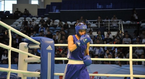 Ілияс Сүлейменов өзбекстандық боксшыны ұтты