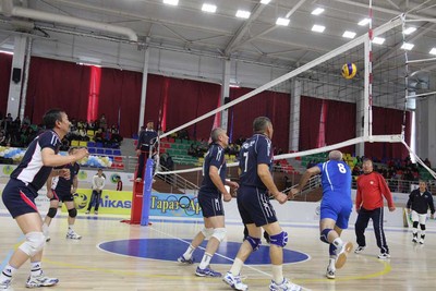 Таразда ардагерлер арасында волейболдан халықаралық турнир өтті