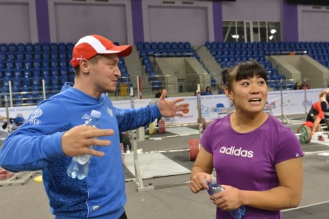 Ауыр атлетика. Майя Манеза сынға түседі