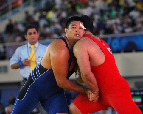 Айбек Еңсеханов пен Нұрмахан Тінәлиев жеңіс тұғырынан көрінді