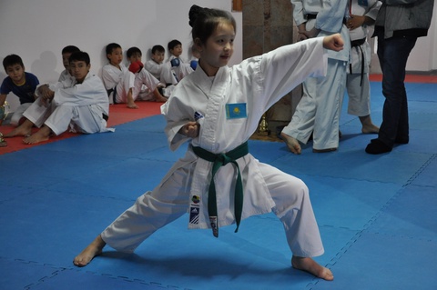 Кейхацу Кубогы. Қазақстандық каратешілер Бэлла Самашева мен Гузалия Гафурова алтын медаль иеленді