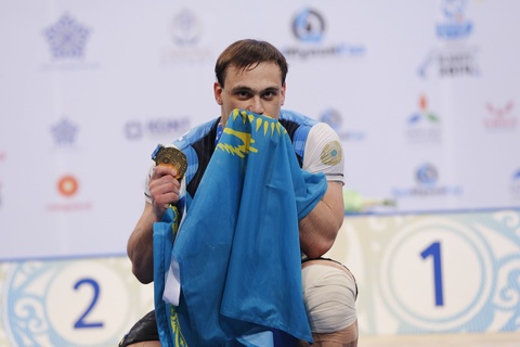 Илья Ильин – Әлемнің ең үздік ауыр атлеті атанды 