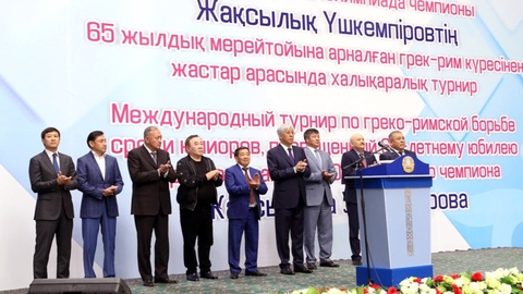 Талдықорғанда күрестен Ж.Үшкемпіровтің 65 жылдығына арналған халықаралық турнир өтіп жатыр