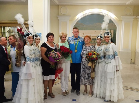 Алматылықтар бүгін Олимпиада чемпионы Дмитрий Баландинді қарсы алды (ФОТО)