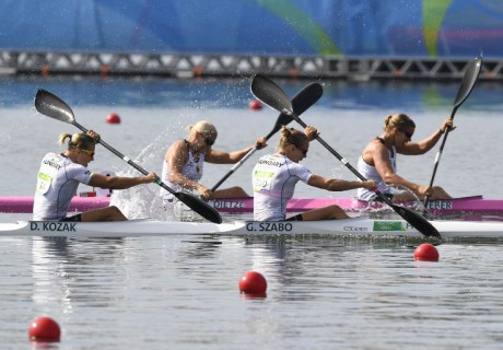 Ирина Подойникова мен Наталья Сергеева байдаркада жұптық есуден Олимпиада медалін иелене алмады